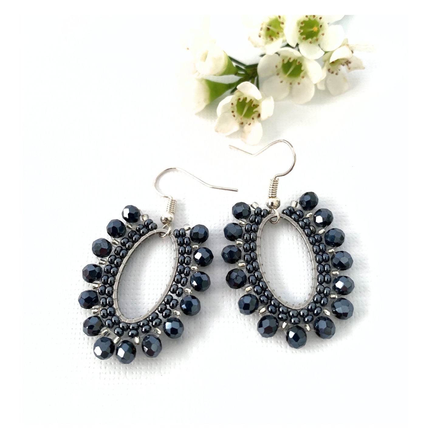 Flower Oval Silver Black
