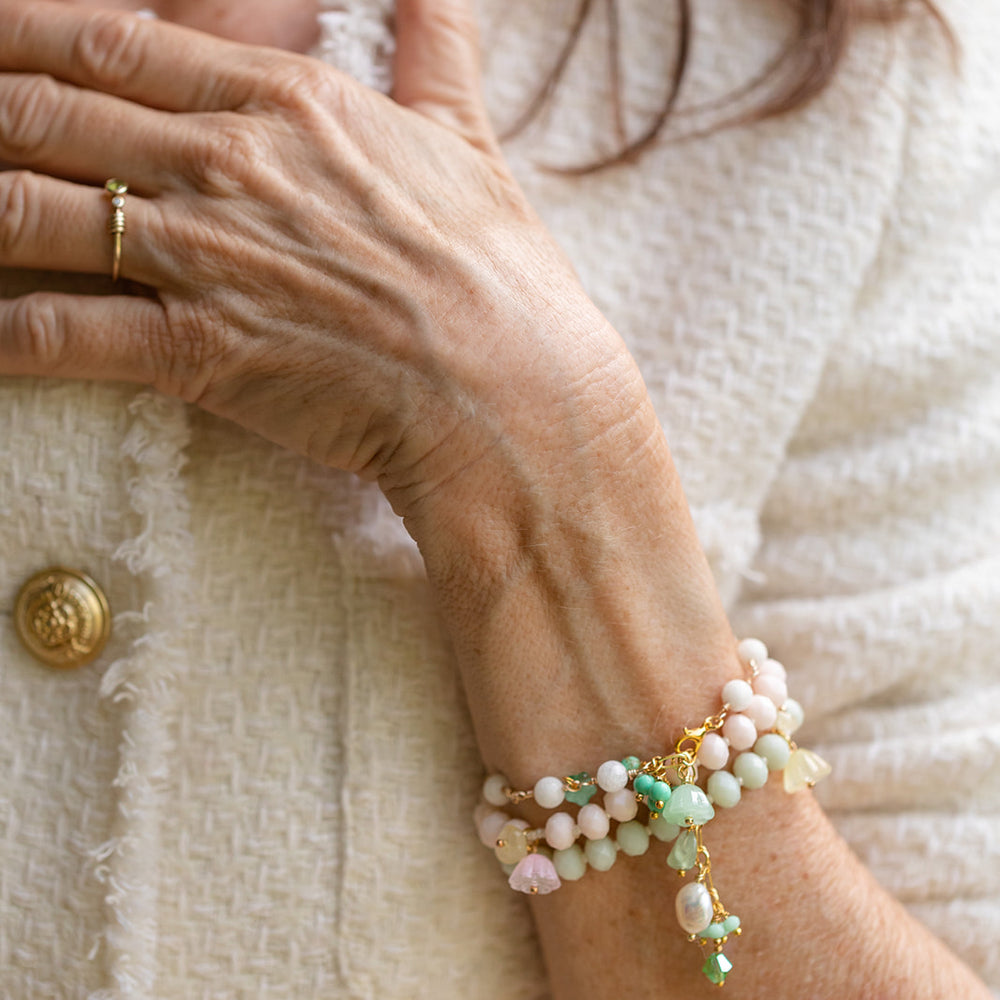 
                  
                    Flower bracelet - Pale Pink
                  
                