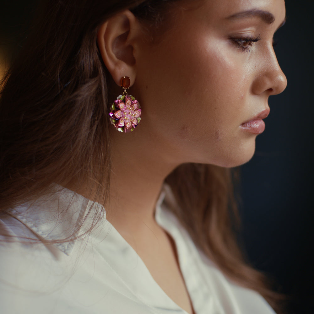 
                  
                    Single Flower Gem Pink
                  
                